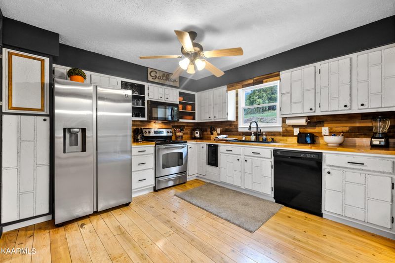 1127 Denton Rd, Sevierville, TN 37862