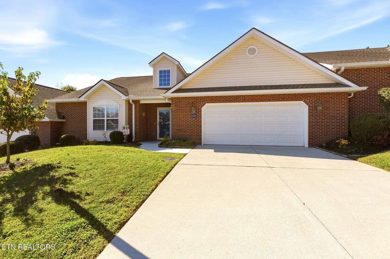 1127 Gazebo Way, Powell, TN 37849