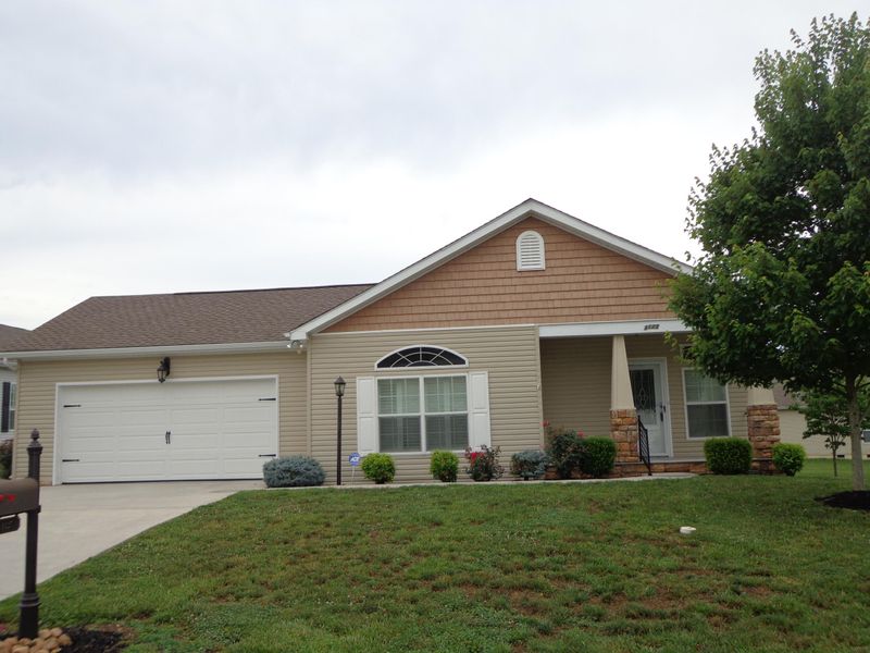 1127 Gregory Valley Dr, Sevierville, TN 37876