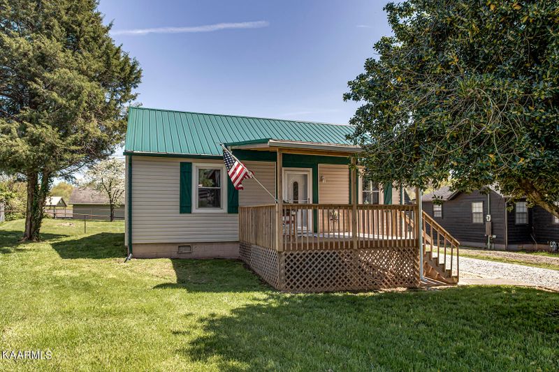 1127 Huffland Dr, Loudon, TN 37774