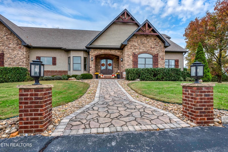 1127 N Heritage Dr, Maryville, TN 37803
