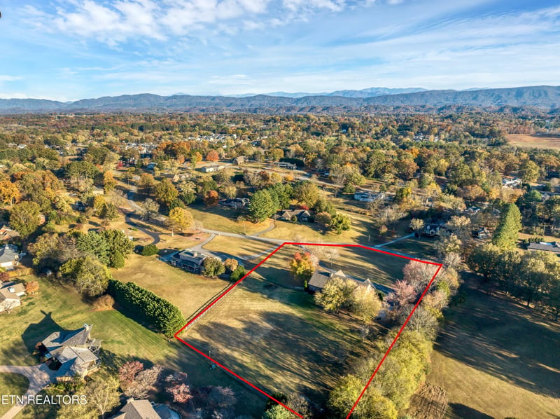 1127 N Heritage Dr, Maryville, TN 37803