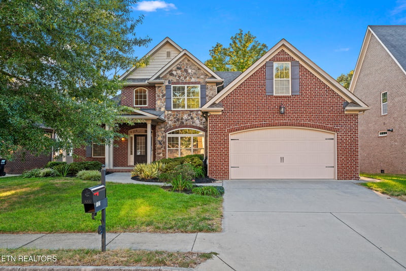 1127 Whisper Trace Ln, Knoxville, TN 37919