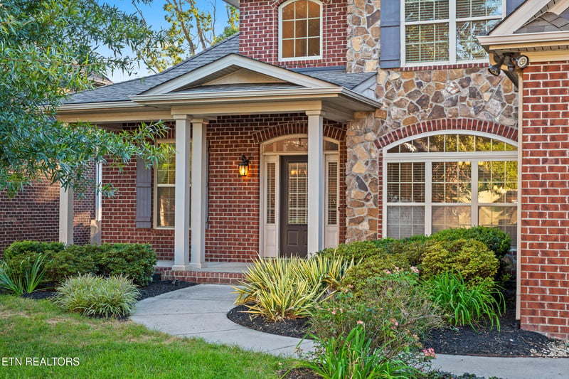 1127 Whisper Trace Ln, Knoxville, TN 37919