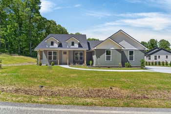 1128 Cumberland View Dr, Crossville, TN 38571