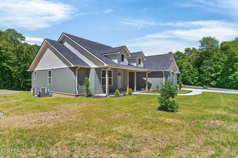 1128 Cumberland View Dr, Crossville, TN 38571