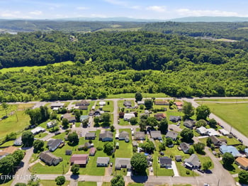 1128 Huffland Dr, Loudon, TN 37774