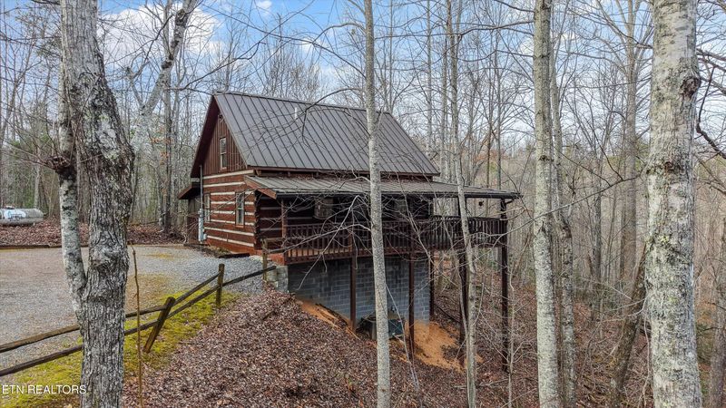 1128 Oak Ct, Gatlinburg, TN 37738