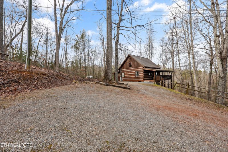 1128 Oak Ct, Gatlinburg, TN 37738