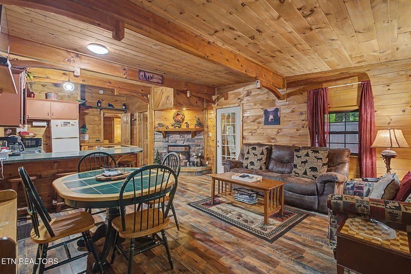 1128 Ridgefield Dr, Sevierville, TN 37876