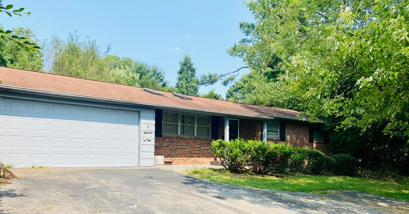 1128 Wallace Rd, Knoxville, TN 37919