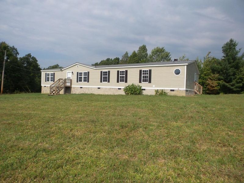 1129 Buffalo Rd, Oneida, TN 37841