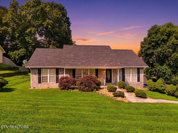 1129 Chesty Puller Cir, Maryville, TN 37803
