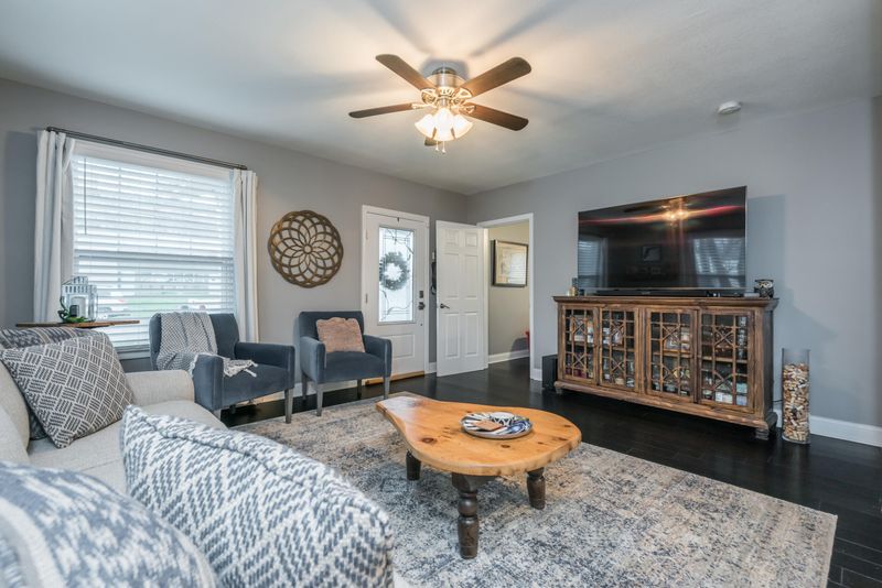 1129 Cornelia St, Knoxville, TN 37917