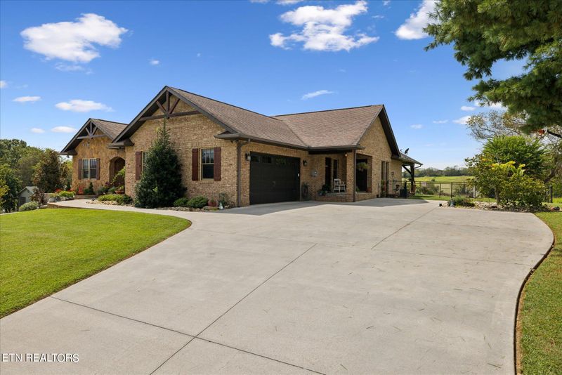 1129 Eagle View Dr, Kodak, TN 37764