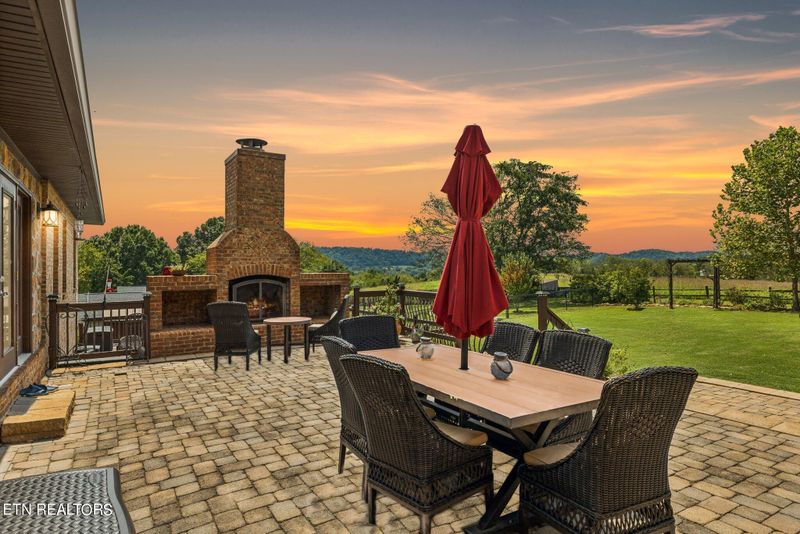 1129 Eagle View Dr, Kodak, TN 37764