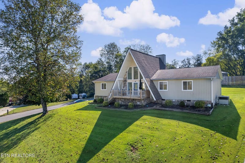 1129 Melton Hill Cir, Clinton, TN 37716