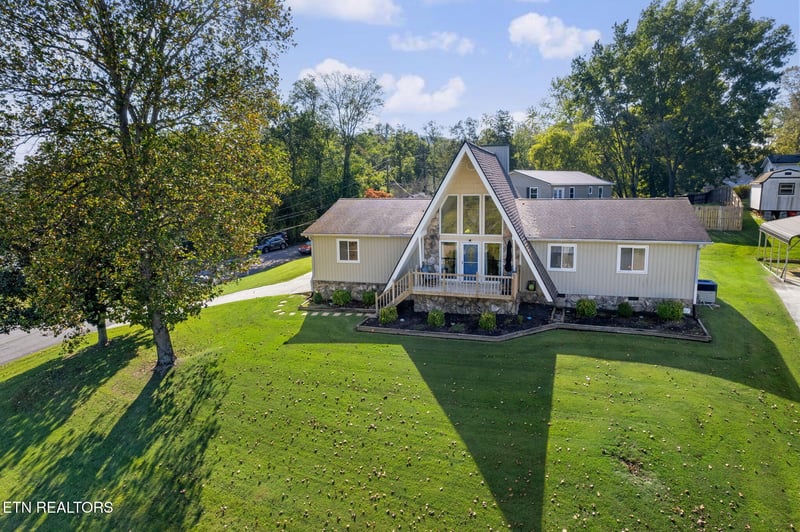 1129 Melton Hill Cir, Clinton, TN 37716