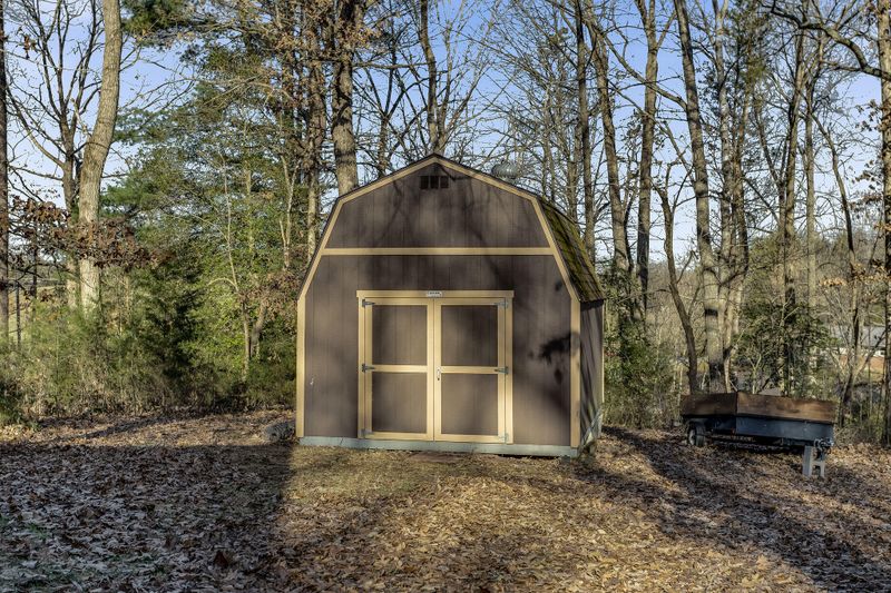 1129 Pullen Rd, Sevierville, TN 37862