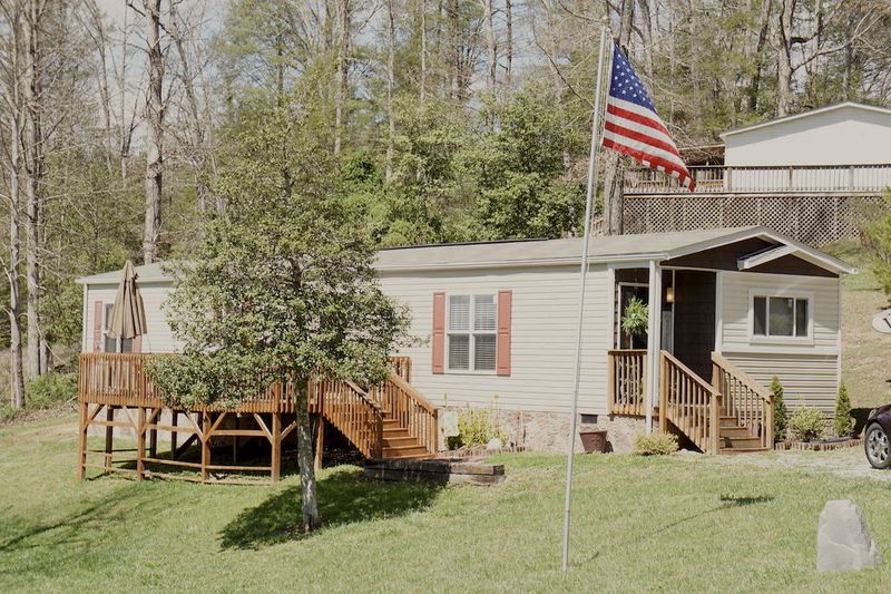 1129 Tranquility Hills Way, Cosby, TN 37722