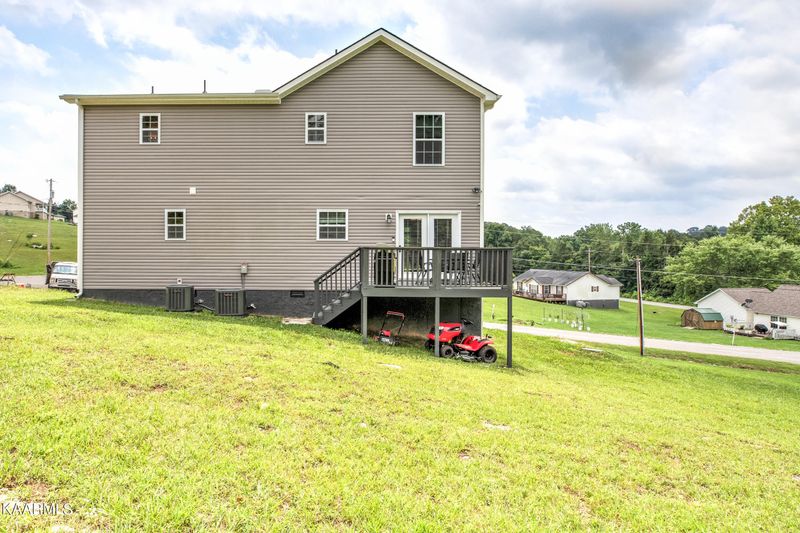 1129 Wallace Ln, Lafollette, TN 37766