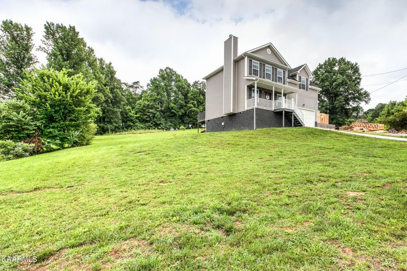 1129 Wallace Ln, Lafollette, TN 37766
