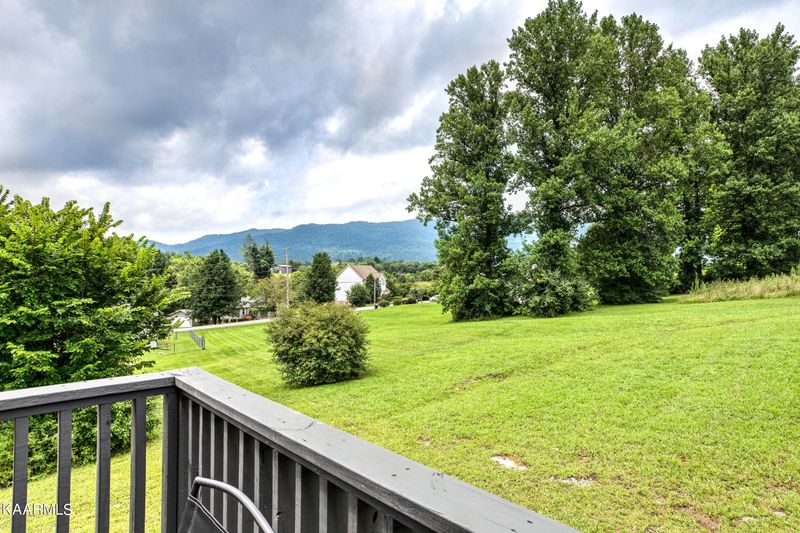 1129 Wallace Ln, Lafollette, TN 37766