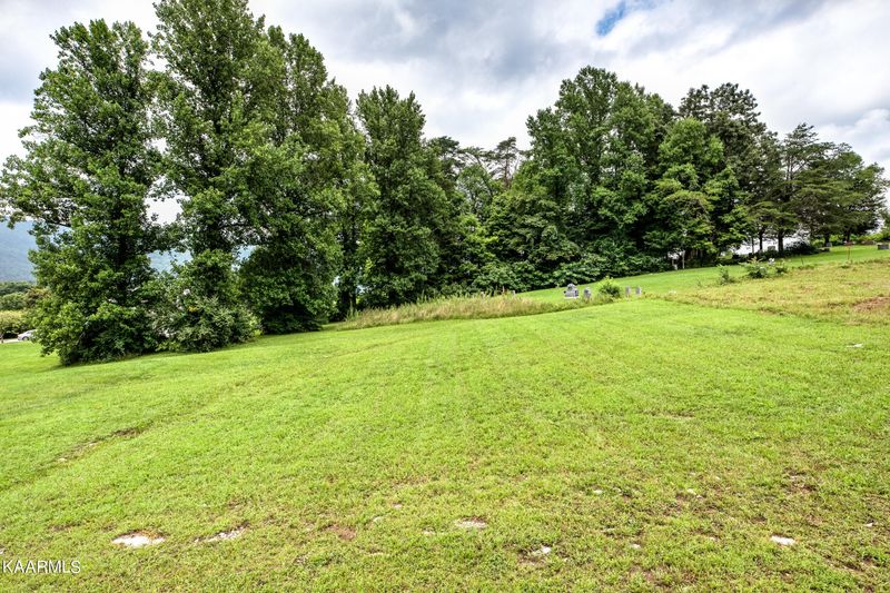 1129 Wallace Ln, Lafollette, TN 37766