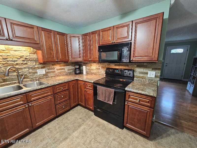 113 Arcadia Ln #D, Oak Ridge, TN 37830