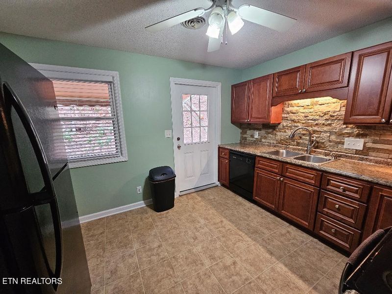 113 Arcadia Ln #D, Oak Ridge, TN 37830