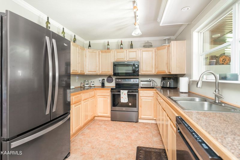 113 Bermuda Rd, Oak Ridge, TN 37830