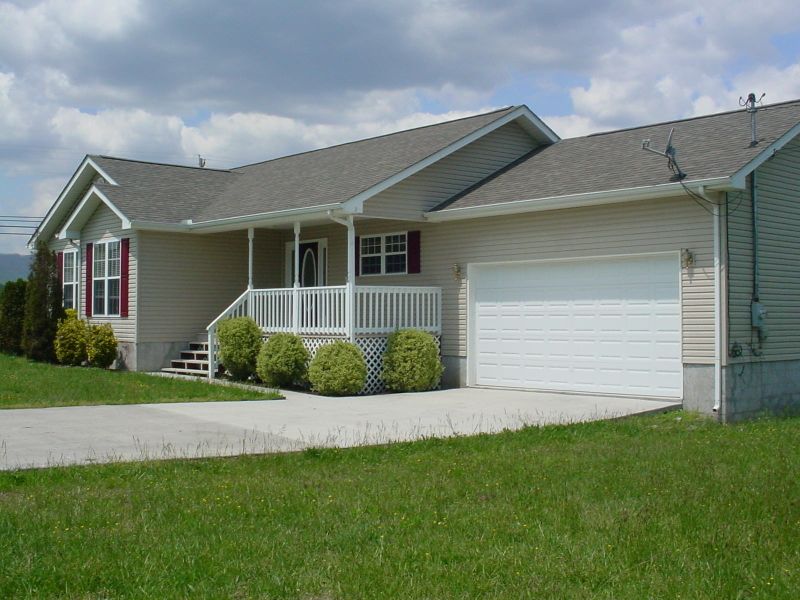 113 Clover Cir, Jacksboro, TN 37757