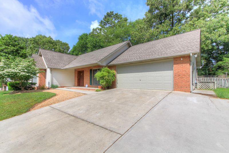 113 Country Walk Dr, Powell, TN 37849