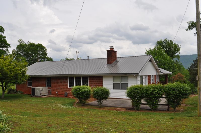 113 County Road 807, Etowah, TN 37331