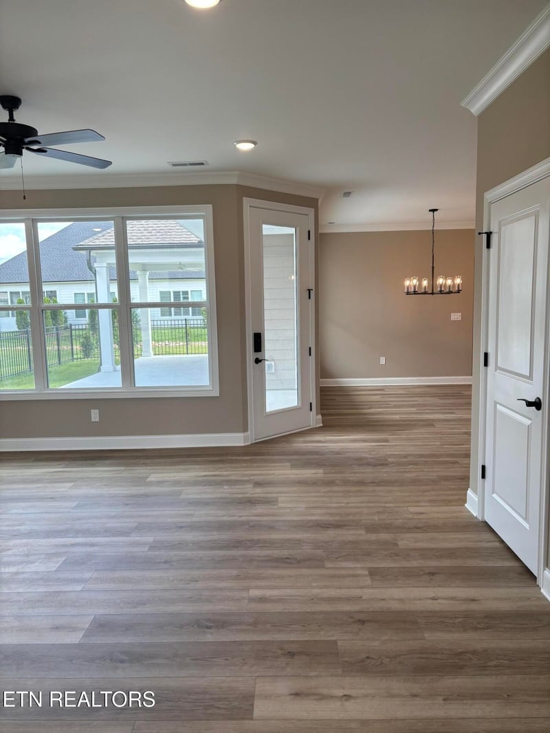 113 Honeysuckle Dr, Lenoir City, TN 37771