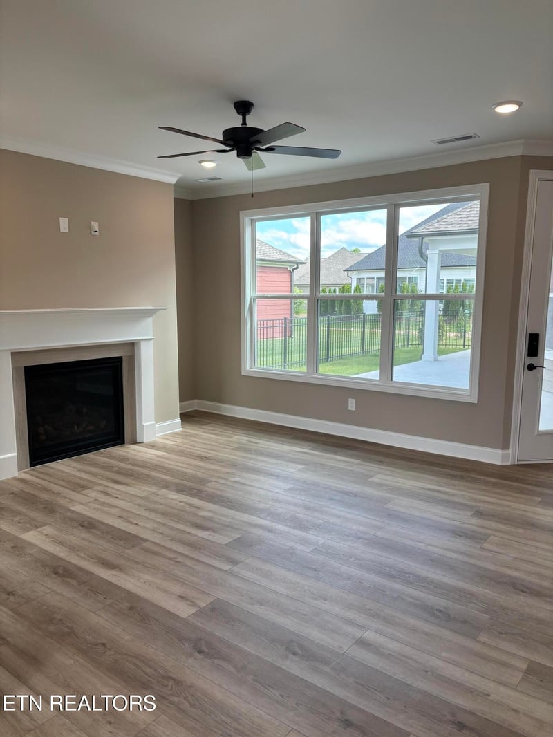 113 Honeysuckle Dr, Lenoir City, TN 37771