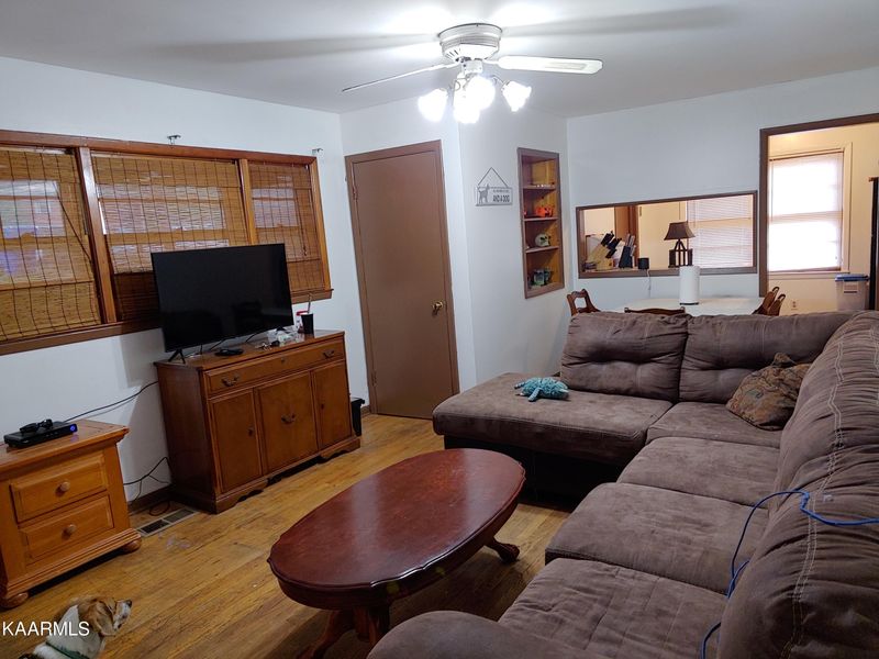 113 Indian Ln, Oak Ridge, TN 37830