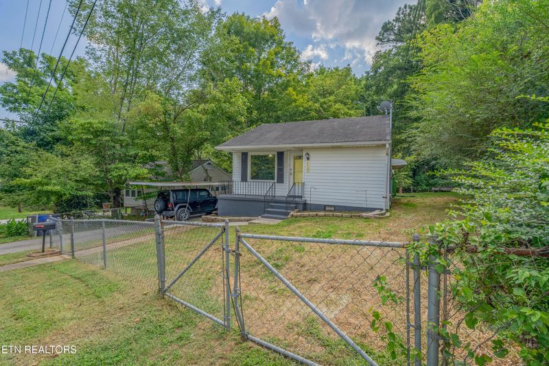 113 Johnson Rd, Oak Ridge, TN 37830