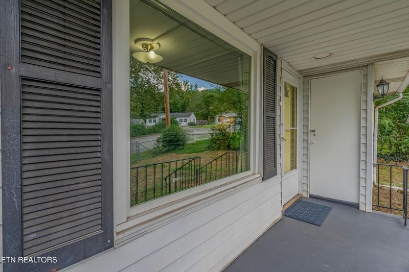 113 Johnson Rd, Oak Ridge, TN 37830