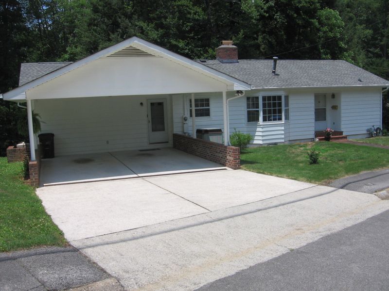 113 Orange Ln, Oak Ridge, TN 37830