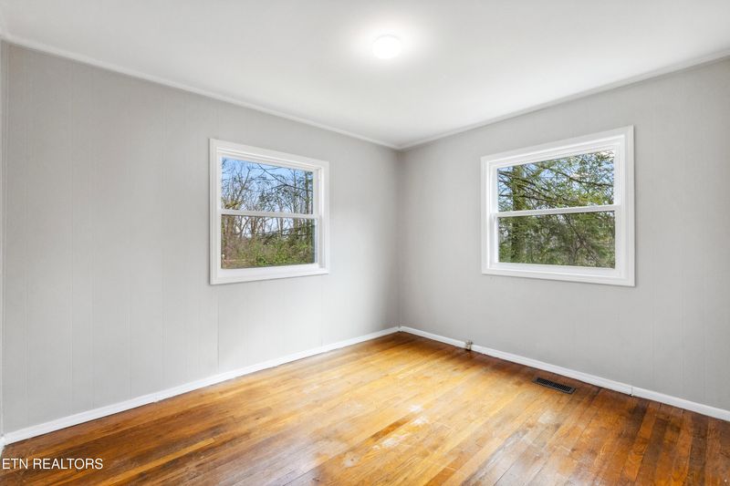 113 Pleasant Rd, Oak Ridge, TN 37830