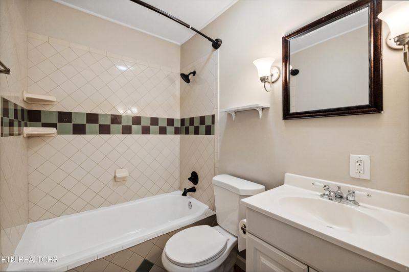 113 Pleasant Rd, Oak Ridge, TN 37830