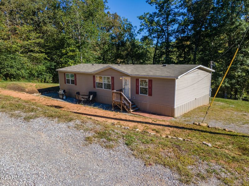 113 Rebel Rd, Harriman, TN 37748