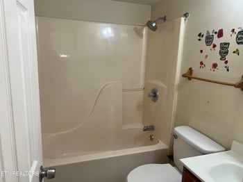 113 S Walker Ln, Oak Ridge, TN 37830