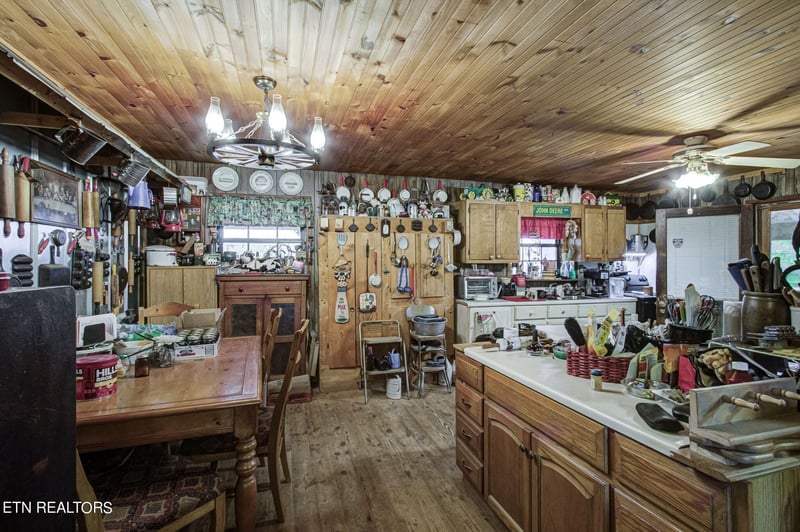 113 Sink Hole Rd, Tellico Plains, TN 37385