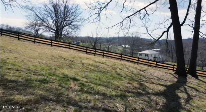 113 Summitt Dr, Lafollette, TN 37766