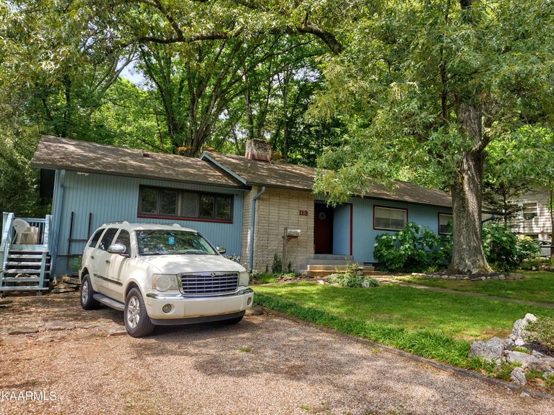 113 Taylor Rd, Oak Ridge, TN 37830