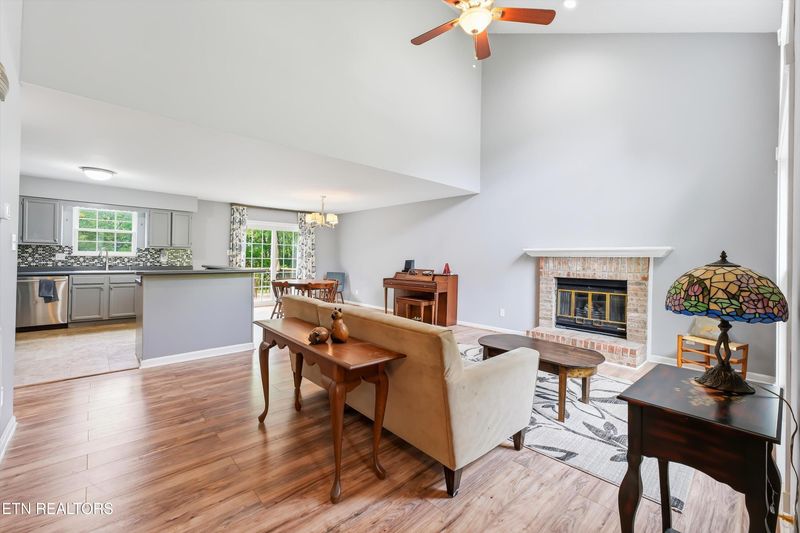 113 Tempura Dr, Oak Ridge, TN 37830