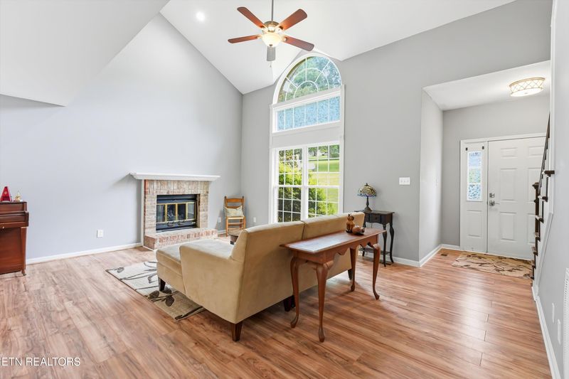 113 Tempura Dr, Oak Ridge, TN 37830