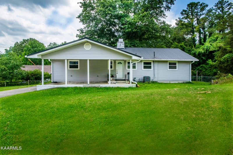 113 Underwood Rd, Oak Ridge, TN 37830